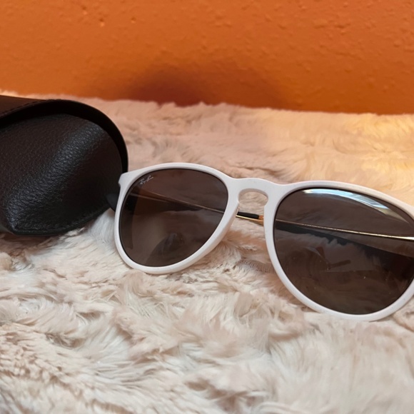 White ray ban rounded wayfarer exquisite conditions - Picture 3 of 3